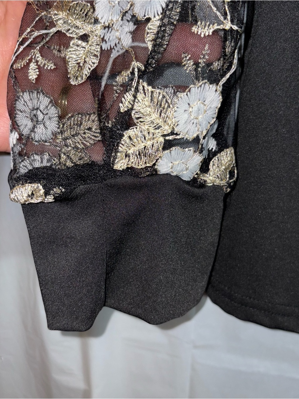 Women’s Top Sz XL Black White Sheer Sleeves Floral Off Shoulder Embroidered - Picture 7 of 7